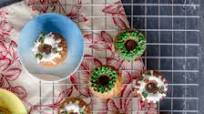 Mini Christmas Bundt Cakes Mini Christmas Bundt Cakes