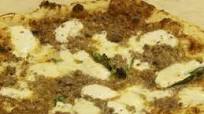 Pistacchio e Salsiccia Pizza (Pistachio and Sausage Pizza) Pistacchio e Salsiccia Pizza (Pistachio and Sausage Pizza)