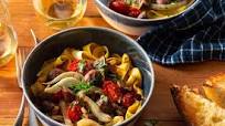Squash ribbons with mushrooms, fennel, and ciabatta toasts Squash ribbons with mushrooms, fennel, and ciabatta toasts