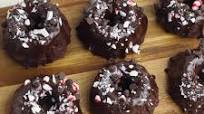 Chocolate Peppermint Mini Bundt Cakes Chocolate Peppermint Mini Bundt Cakes