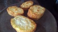 Pan de ajo y perejil (4.2/5) Pan de ajo y perejil (4.2/5)