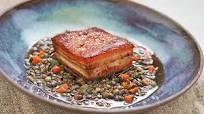 Pork belly with lentils and apple Pork belly with lentils and apple