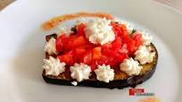 Bruschetta di melanzana con robiola e pomodori Bruschetta di melanzana con robiola e pomodori