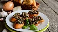 Crostini ai funghi porcini: la ricetta dell’antipasto stuzzicante e gustoso Crostini ai funghi porcini: la ricetta dell’antipasto stuzzicante e gustoso