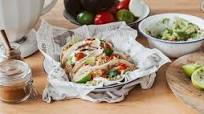 PULLED CHICKEN TACOS WITH GUACAMOLE PULLED CHICKEN TACOS WITH GUACAMOLE