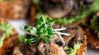MUSHROOM & AVOCADO BRUSCHETTA – FESTIVE VEGAN CANAPÉ MUSHROOM & AVOCADO BRUSCHETTA – FESTIVE VEGAN CANAPÉ