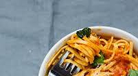 Bacon-Tomato Pasta with Basil Bacon-Tomato Pasta with Basil