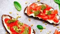 Tostadas de pan de centeno con Salsa Pesto Tostadas de pan de centeno con Salsa Pesto