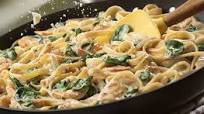 Simple Chicken Spinach Alfredo with Fettuccine Simple Chicken Spinach Alfredo with Fettuccine