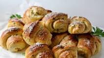 Homemade Garlic Parmesan Crescent Rolls (or Plain) Homemade Garlic Parmesan Crescent Rolls (or Plain)