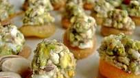 Apricots Topped with Blue Cheese, Pistachios and Honey Apricots Topped with Blue Cheese, Pistachios and Honey