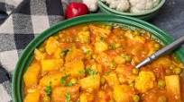 Aloo Gobi Matar (Potato Cauliflower and Pea Curry) Aloo Gobi Matar (Potato Cauliflower and Pea Curry)