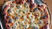 Wisconsin Bratwurst Pizza Wisconsin Bratwurst Pizza
