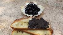 Crostini mit Olivenpaste Crostini mit Olivenpaste