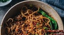 Dan Dan Noodles (担担面) Dan Dan Noodles (担担面)