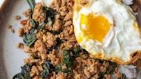 Pad Kra Pao (Thai Holy Basil Stir Fry) Pad Kra Pao (Thai Holy Basil Stir Fry)