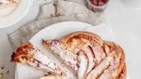 Strawberry Almond Hefekranz Strawberry Almond Hefekranz