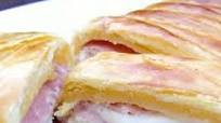 Pan de Jamón y queso crema con masa de hojaldre Pan de Jamón y queso crema con masa de hojaldre