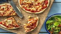 Mini Maple-Bacon and Pineapple Pizzas with Warm Bell Pepper and Carrot Salad Mini Maple-Bacon and Pineapple Pizzas with Warm Bell Pepper and Carrot Salad