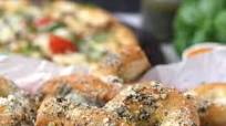 GARLIC PARMESAN BREAD TWISTS | HOW TO MAKE GARLIC KNOTS GARLIC PARMESAN BREAD TWISTS | HOW TO MAKE GARLIC KNOTS