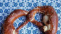Laugenbrezel (Traditional German Pretzels) Laugenbrezel (Traditional German Pretzels)