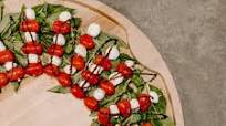 Caprese Salad Christmas Wreath Caprese Salad Christmas Wreath