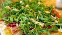 Fig-Prosciutto Pizza with Arugula Fig-Prosciutto Pizza with Arugula