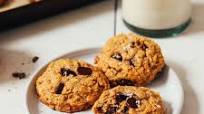 Healthier Peanut Butter Chocolate Chip Cookies (GF & 1 Bowl!) Healthier Peanut Butter Chocolate Chip Cookies (GF & 1 Bowl!)