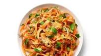 Carrot Noodles with Spicy Peanut Dressing Carrot Noodles with Spicy Peanut Dressing