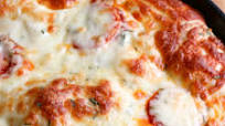Crispy Cheese Pan Pizza Crispy Cheese Pan Pizza