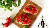 Bruschetta pomodoro e basilico Bruschetta pomodoro e basilico