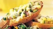 Bruschetta aux courgettes gratinée au fromage Suisse canadien Bruschetta aux courgettes gratinée au fromage Suisse canadien