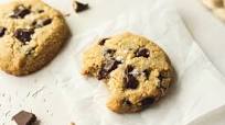 keto chocolate chip cookies {low-carb + gluten-free} keto chocolate chip cookies {low-carb + gluten-free}