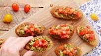 Chicken and pesto bruschetta Chicken and pesto bruschetta