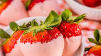 Pink Chocolate Covered Strawberries Pink Chocolate Covered Strawberries