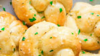 Easy Garlic Knots- No Yeast! Easy Garlic Knots- No Yeast!