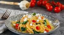 Spaghetti Squash with Tomato, Spinach and Goat Cheese Spaghetti Squash with Tomato, Spinach and Goat Cheese