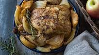 Autumn Spiced Slow Cooker Chicken with Apples and Onions Autumn Spiced Slow Cooker Chicken with Apples and Onions