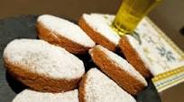 Polvorones clásicos de manteca y harina tostada Polvorones clásicos de manteca y harina tostada