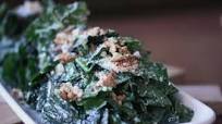 Vegetarian Kale Caesar Salad with Roasted Garlic Dressing Vegetarian Kale Caesar Salad with Roasted Garlic Dressing