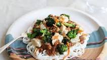 Spicy Thai Peanut Sauce With Chicken and Rice Noodles Spicy Thai Peanut Sauce With Chicken and Rice Noodles