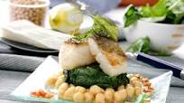 Bacalao sobre cama de espinacas y garbanzos - Gurmé Bacalao sobre cama de espinacas y garbanzos - Gurmé