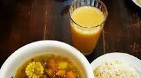 Sopón de Costilla de Res, Arroz tostado y Horchata de Piña Sopón de Costilla de Res, Arroz tostado y Horchata de Piña