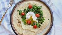 Egg, Kale, and Tomato Breakfast Wraps with Hummus Egg, Kale, and Tomato Breakfast Wraps with Hummus