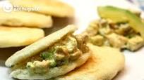 Cómo hacer arepas venezolanas con relleno de la «Reina Pepiada» Cómo hacer arepas venezolanas con relleno de la «Reina Pepiada»