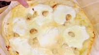 Roasted Garlic White Pizza with Garlic Sauce Roasted Garlic White Pizza with Garlic Sauce