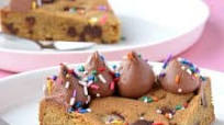Giant Chocolate Chip Cookie Cake Giant Chocolate Chip Cookie Cake