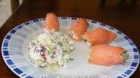 Antipasto di salmone farcito con insalatina e ricotta caprina Antipasto di salmone farcito con insalatina e ricotta caprina
