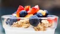 Easy Greek Yogurt and Granola Parfait Easy Greek Yogurt and Granola Parfait