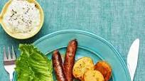 Lammkorv med tzatziki och bakad tomat Lammkorv med tzatziki och bakad tomat